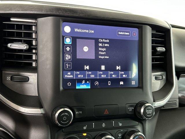 Photo of 2022 Diamond Black Crystal Pearlcoat RAM 1500