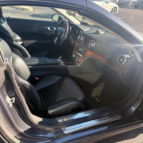 Photo of 2015 Black Mercedes-Benz SL-Class