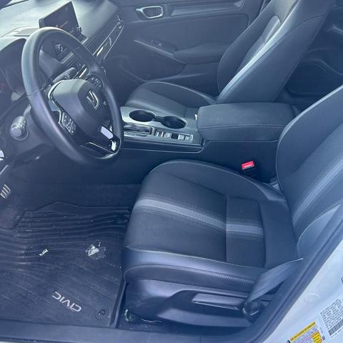 Photo of 2022 White Honda Civic