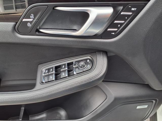 Photo of 2021 White Porsche Macan