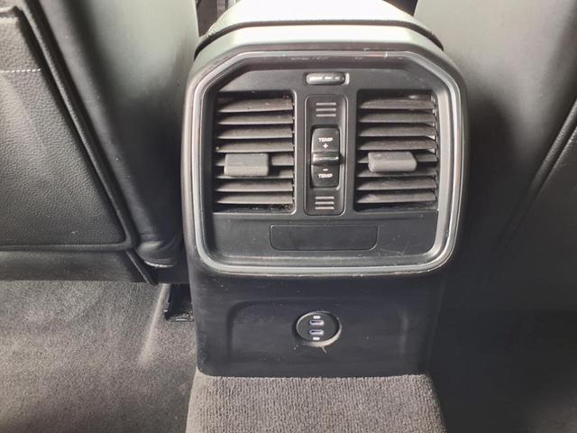 Photo of 2021 White Porsche Macan