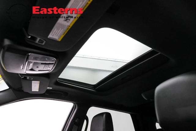 Photo of 2023 DB Black Crystal Clearcoat Dodge Durango