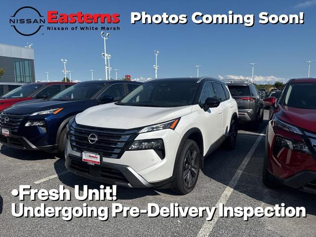 Photo of 2025 White / Black Nissan Rogue