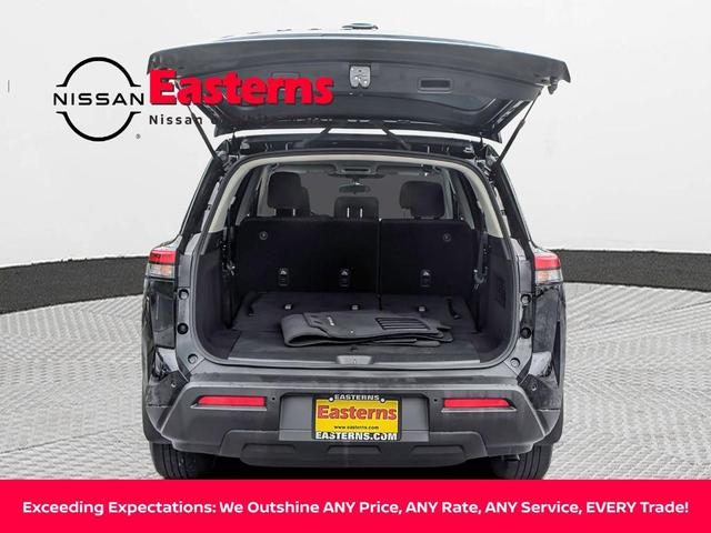 Photo of 2024 Black Nissan Pathfinder
