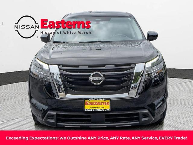 Photo of 2024 Black Nissan Pathfinder