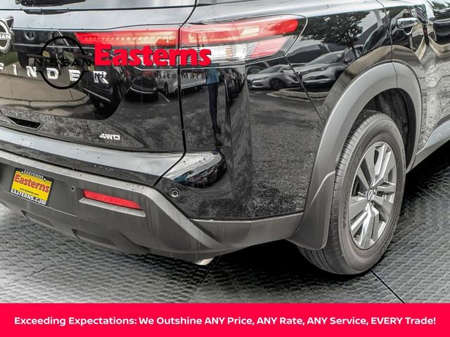 Photo of 2024 Black Nissan Pathfinder