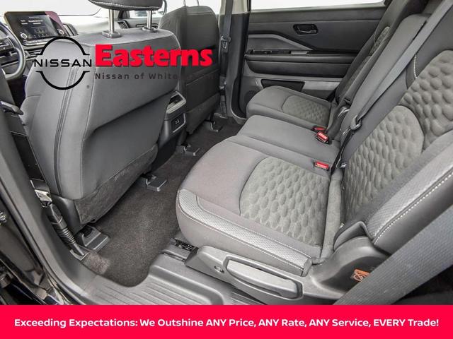 Photo of 2024 Black Nissan Pathfinder