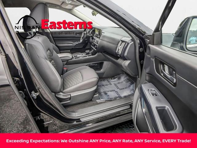 Photo of 2024 Black Nissan Pathfinder