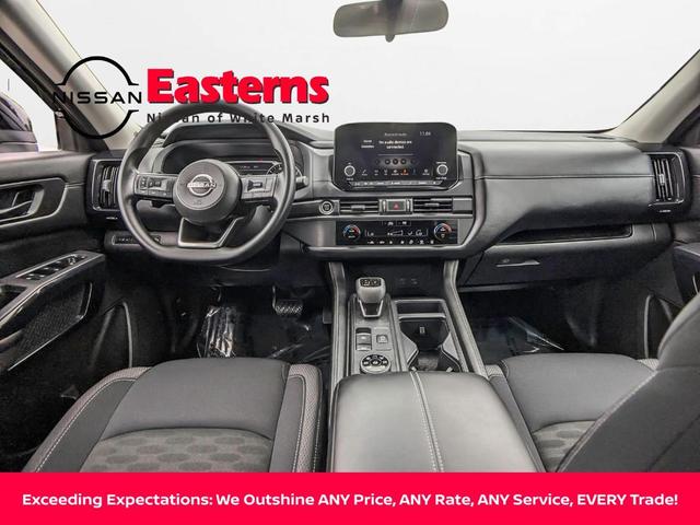 Photo of 2024 Black Nissan Pathfinder