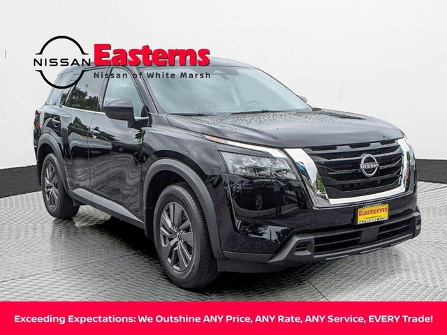 Photo of 2024 Black Nissan Pathfinder