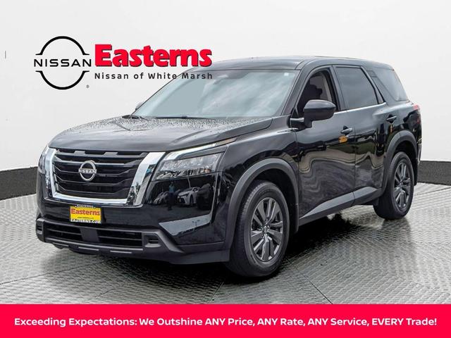 Photo of 2024 Black Nissan Pathfinder