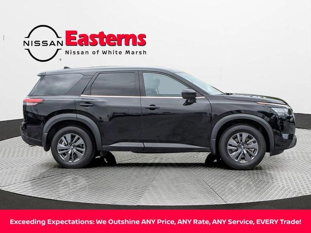 Photo of 2024 Black Nissan Pathfinder