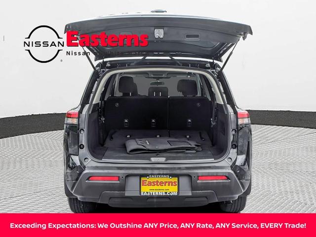 Photo of 2024 Black Nissan Pathfinder