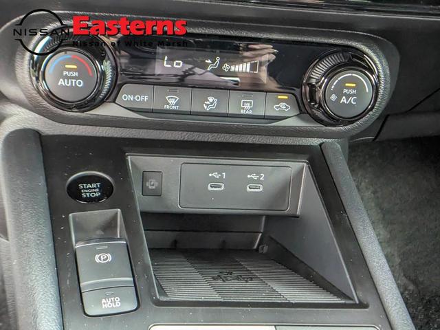 Photo of 2026 Gun Metallic Nissan Kicks