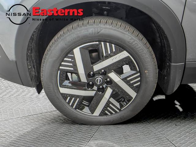 Photo of 2026 Gun Metallic Nissan Kicks