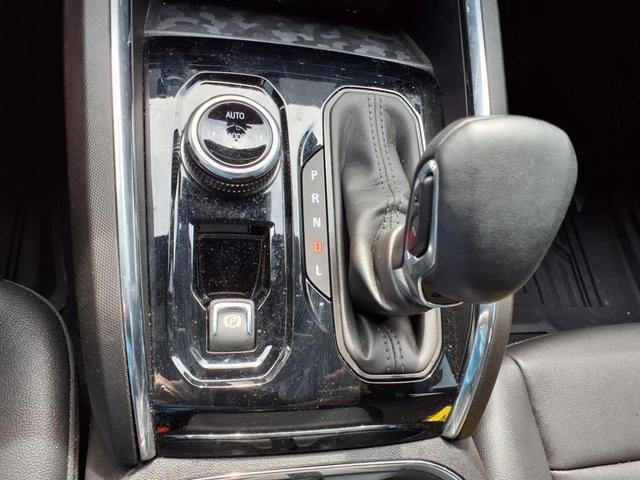 Photo of 2024 Summit White GMC Canyon