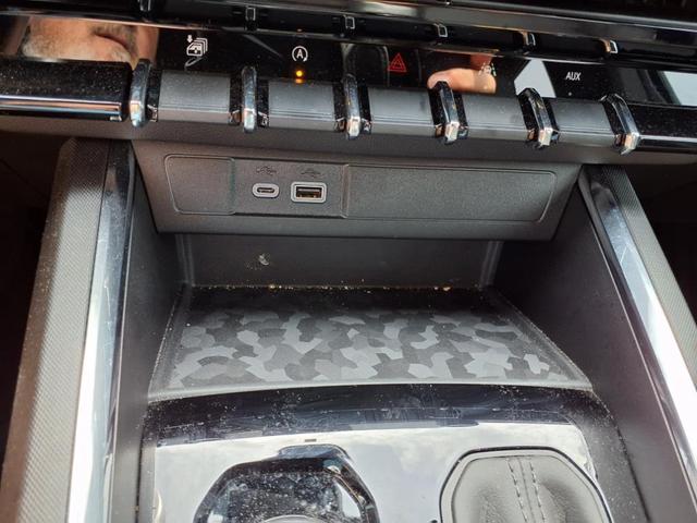 Photo of 2024 Summit White GMC Canyon