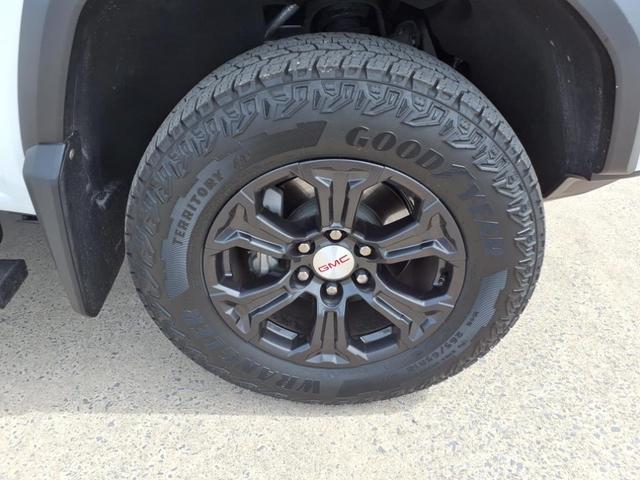 Photo of 2024 Summit White GMC Canyon