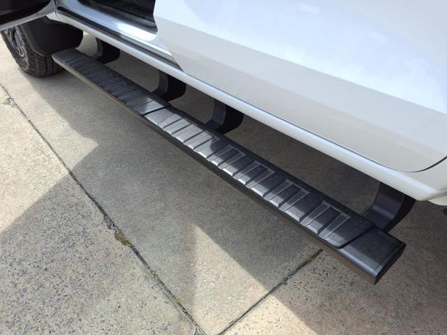 Photo of 2024 Summit White GMC Canyon