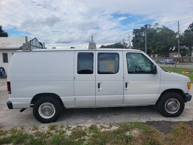 Photo of 2003 White Ford E250