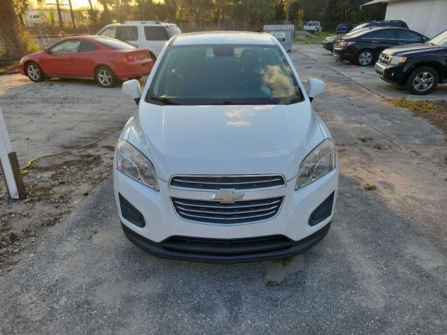 Photo of 2016 White Chevrolet Trax