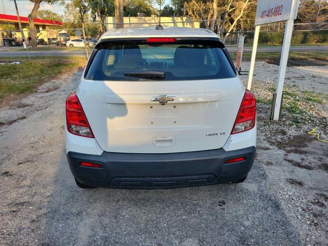 Photo of 2016 White Chevrolet Trax
