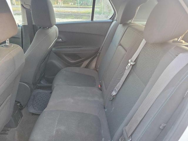 Photo of 2016 White Chevrolet Trax