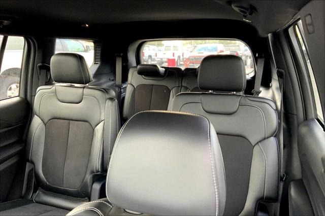 Photo of 2023 Bright White Clearcoat Jeep Grand Cherokee L