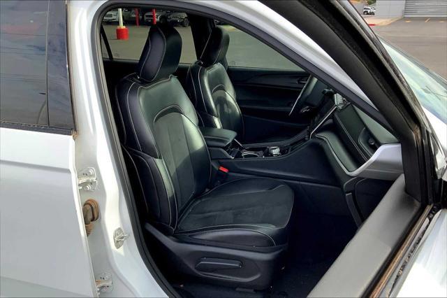 Photo of 2023 Bright White Clearcoat Jeep Grand Cherokee L