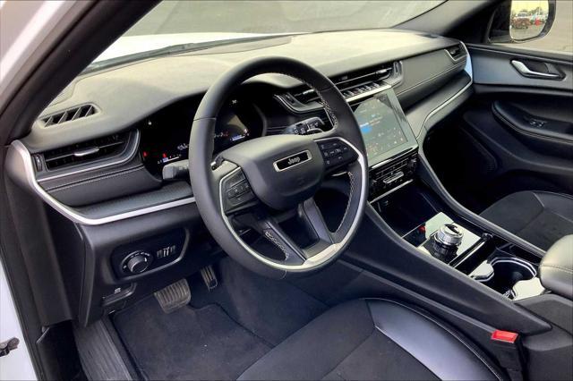 Photo of 2023 Bright White Clearcoat Jeep Grand Cherokee L