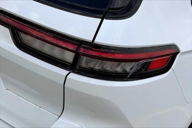 Photo of 2023 Bright White Clearcoat Jeep Grand Cherokee L