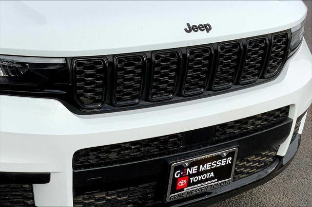 Photo of 2023 Bright White Clearcoat Jeep Grand Cherokee L