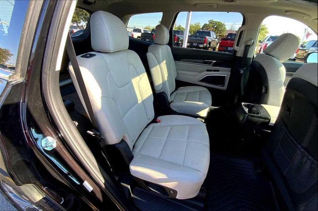Photo of 2022 Black Copper Kia Telluride