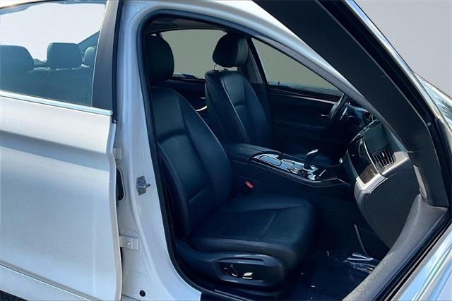 Photo of 2016 Alpine White BMW 535