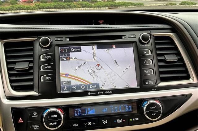 Photo of 2017 Black Toyota Highlander