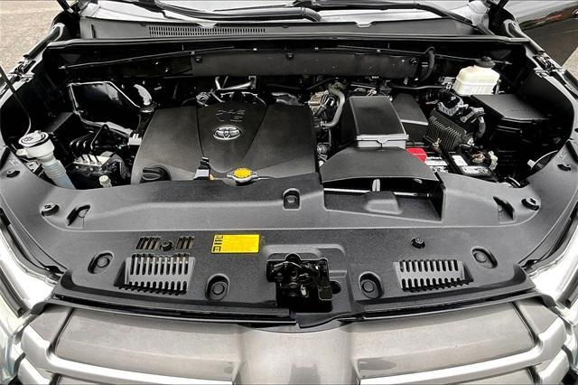 Photo of 2017 Black Toyota Highlander