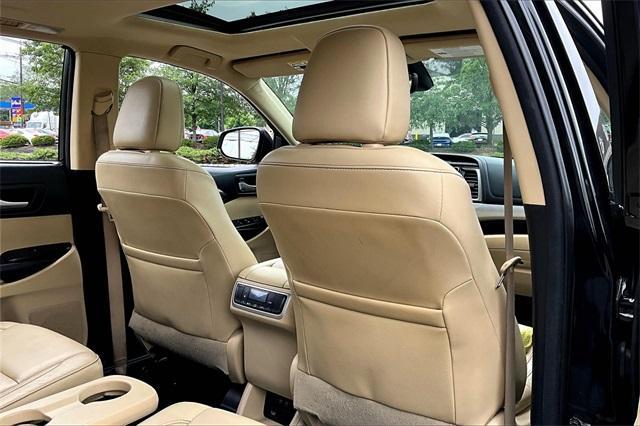 Photo of 2017 Black Toyota Highlander