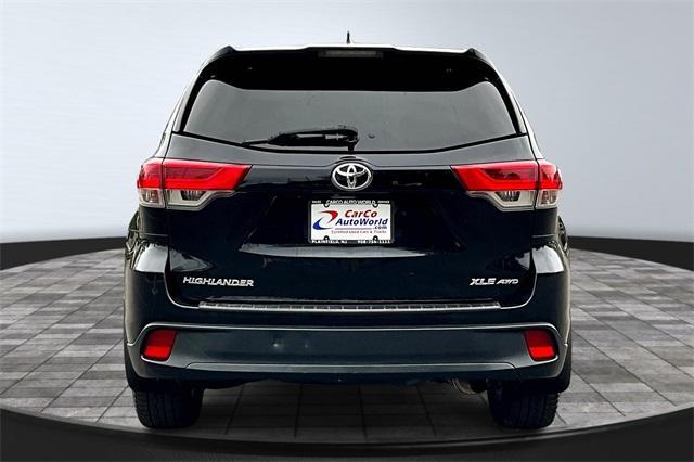 Photo of 2017 Black Toyota Highlander