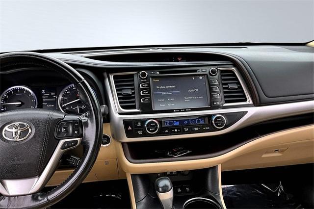 Photo of 2017 Black Toyota Highlander