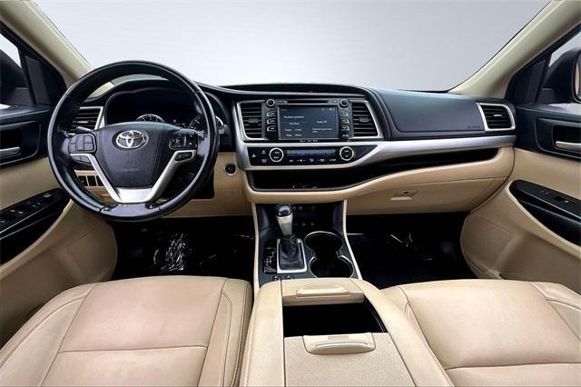 Photo of 2017 Black Toyota Highlander