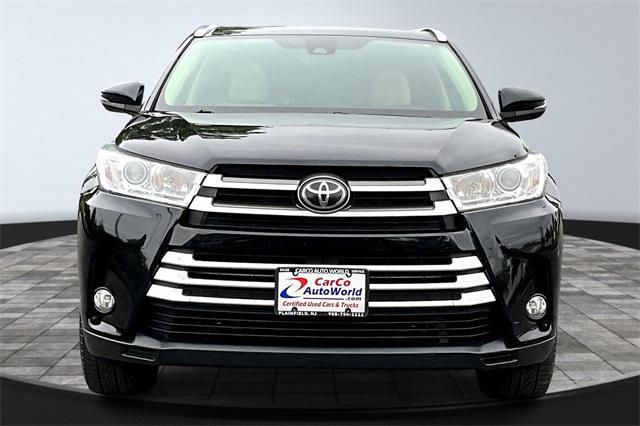 Photo of 2017 Black Toyota Highlander