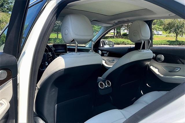 Photo of 2015 White Mercedes-Benz C-Class