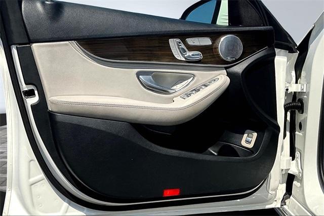 Photo of 2015 White Mercedes-Benz C-Class
