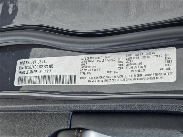 Photo of 2025 Baltic Gray Metallic Clearcoat Jeep Grand Cherokee L