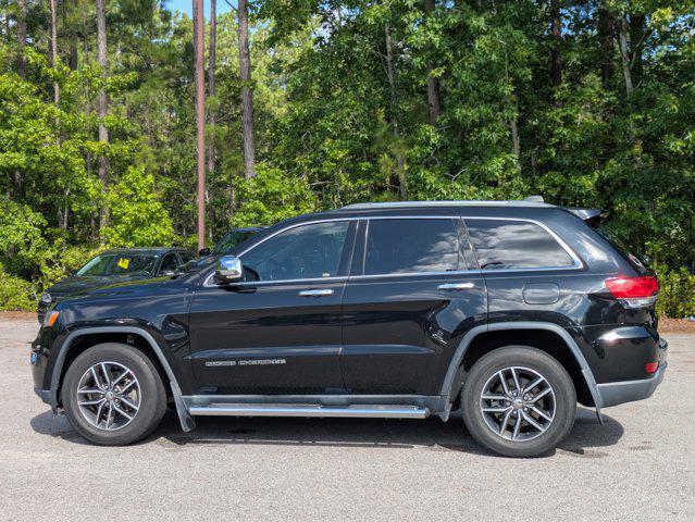 Photo of 2018 Diamond Black Crystal Pearlcoat Jeep Grand Cherokee