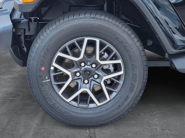 Photo of 2025 Black Clearcoat Jeep Wrangler