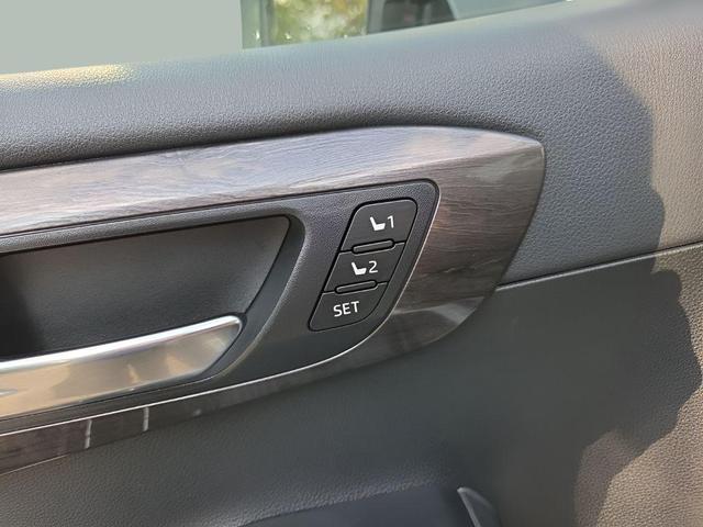 Photo of 2022 Celestial Silver Metallic Toyota Highlander