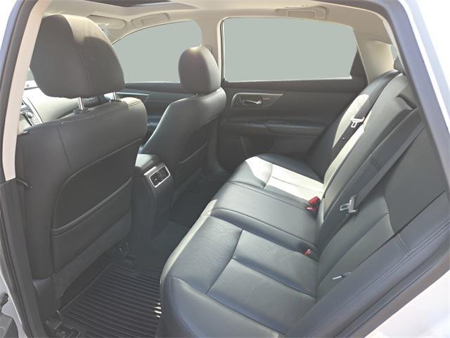 Photo of 2015 Brilliant Silver Nissan Altima
