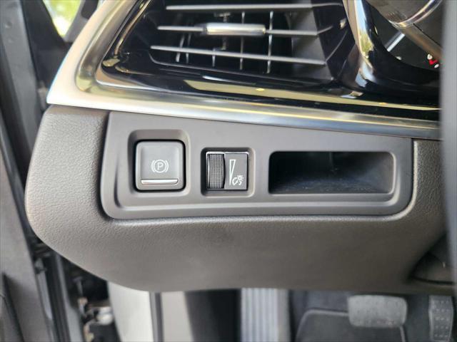Photo of 2025 Argent Silver Metallic Cadillac XT6