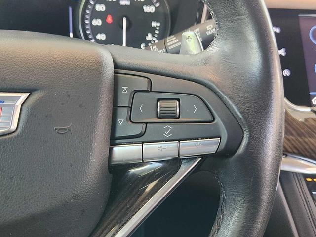 Photo of 2020 Crystal White Tricoat Cadillac XT6